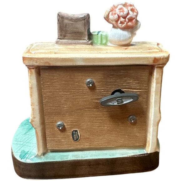 VTG Ceramic Kitten Cat W. Balls of Yarn Music Box Made In Japan - Picture 4 of 6